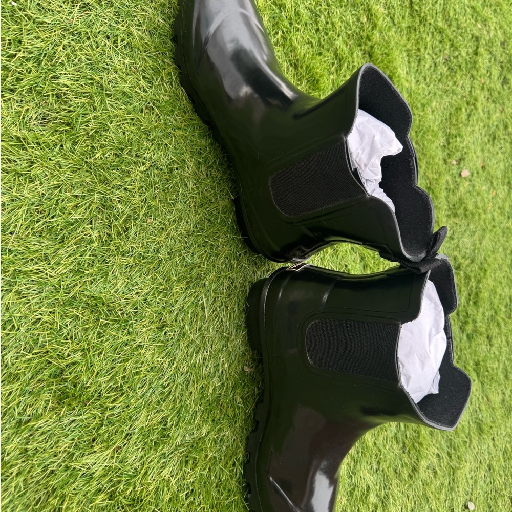 Clark’s Black Ankle Rain Boots - Picture 9 of 15